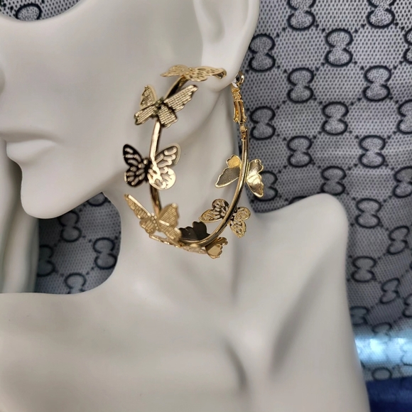 Laminated gold butterfly large hoop earringa - Picture 3 of 3